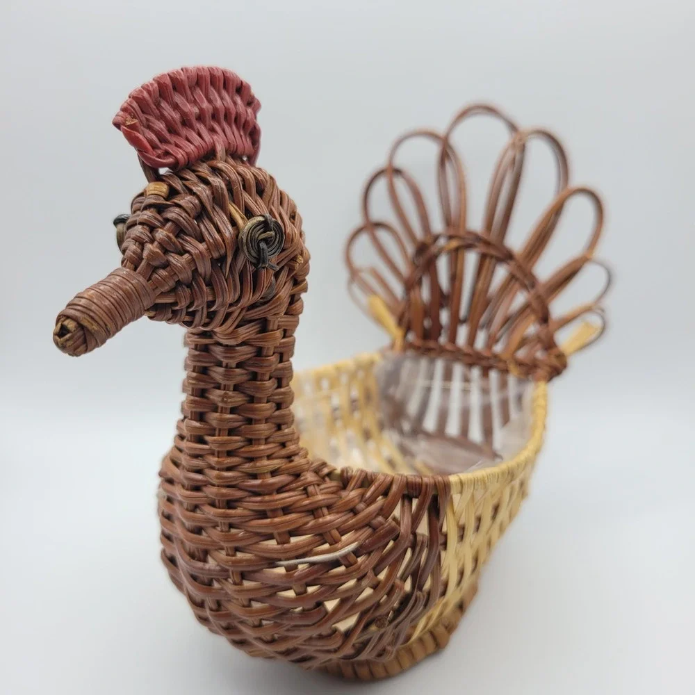 Cute Wicker Chicken Basket Planter with Liner‎ Vintage Farmhouse Decor